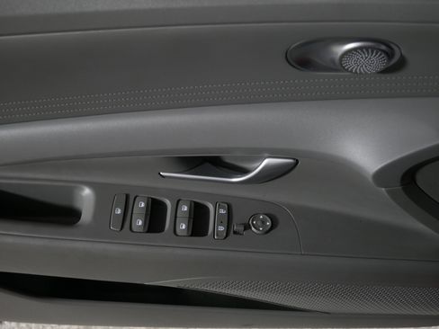 Used 2023 Hyundai Elantra SEL image 19