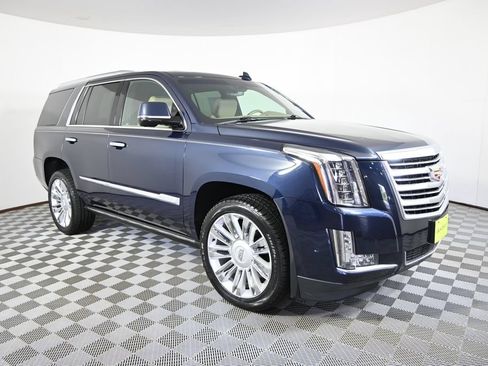 Used 2018 Cadillac Escalade Platinum AWD/4WD image 9