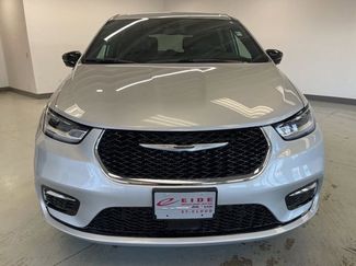 New 2026 Chrysler Pacifica Select video 2