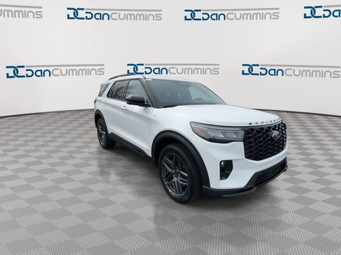 New 2026 Ford Explorer ST-Line image 2