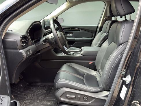 Used 2025 Honda Pilot EX-L image 11