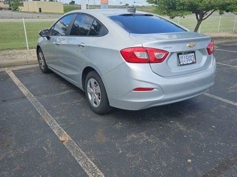 Used 2018 Chevrolet Cruze LS FWD image 3