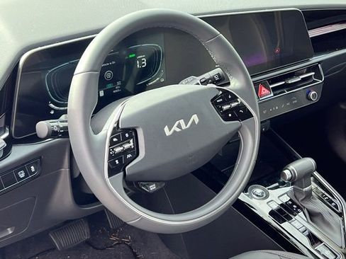 Certified 2024 Kia Niro EX image 16