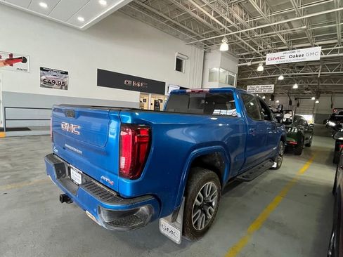 Used 2023 GMC Sierra 1500 AT4 w/ Technology Package AWD/4WD image 10