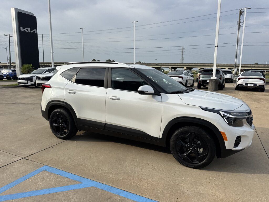 Certified 2026 Kia Seltos EX w/ EX Sunroof Package FWD image 11