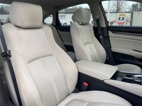Used 2018 Honda Accord EX image 16
