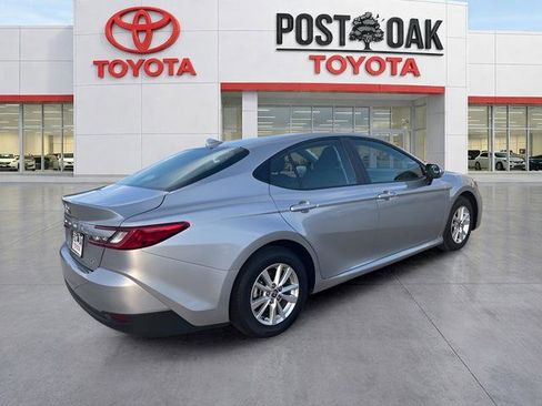 Used 2025 Toyota Camry LE FWD image 5