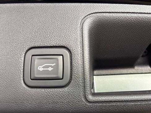 Used 2023 GMC Terrain SLT AWD/4WD image 14