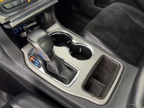 Used 2018 Jeep Grand Cherokee Altitude AWD/4WD image 22