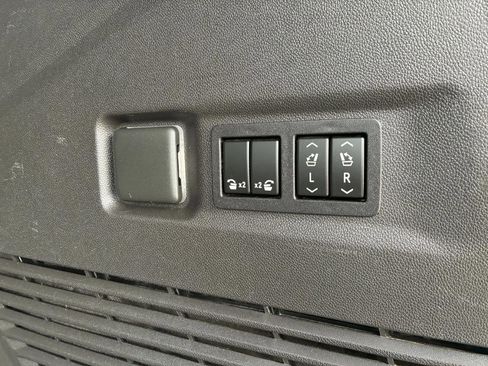 Used 2021 GMC Yukon XL Denali image 34