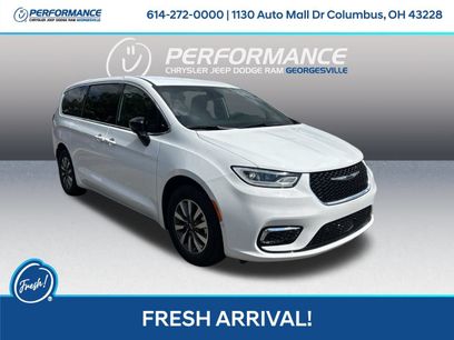 Used 2026 Chrysler Pacifica Select