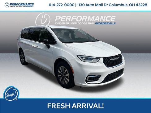 Used 2026 Chrysler Pacifica Select FWD image 1