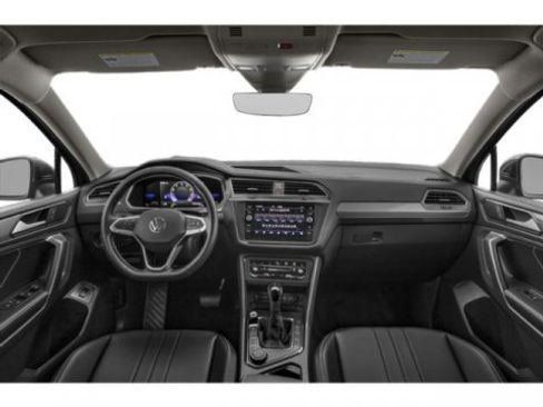 Used 2023 Volkswagen Tiguan SE w/ Panoramic Sunroof Package AWD/4WD image 11