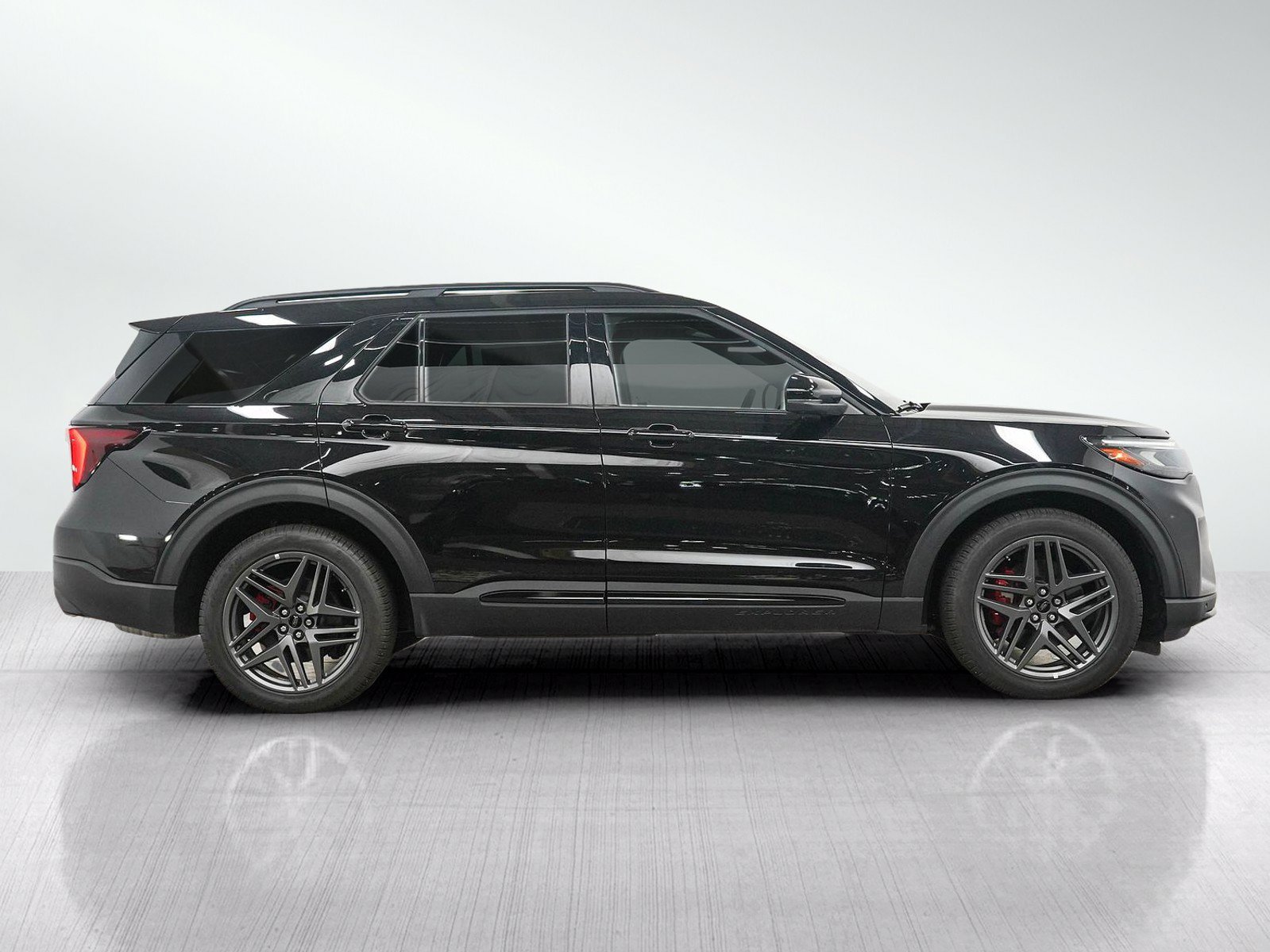Used 2025 Ford Explorer ST AWD/4WD image 6