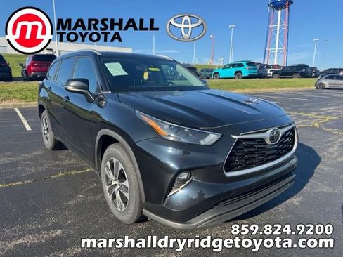 Used 2023 Toyota Highlander XLE FWD image 1