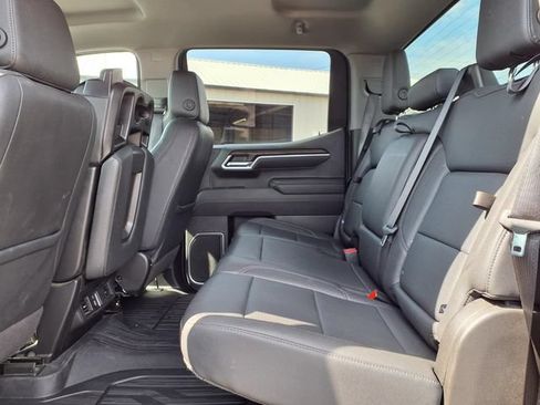 Used 2025 GMC Sierra 1500 SLT AWD/4WD image 14