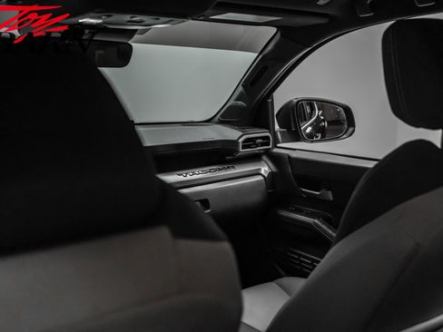 Used 2025 Toyota Tacoma TRD Off-Road image 46