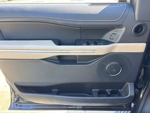 Used 2023 Ford Expedition Limited image 16