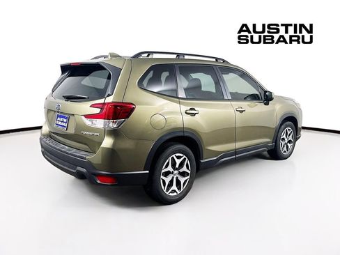 Used 2023 Subaru Forester Premium AWD/4WD image 7