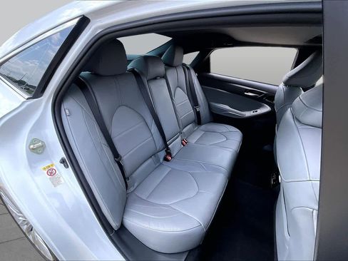 Used 2019 Toyota Avalon Limited FWD image 21