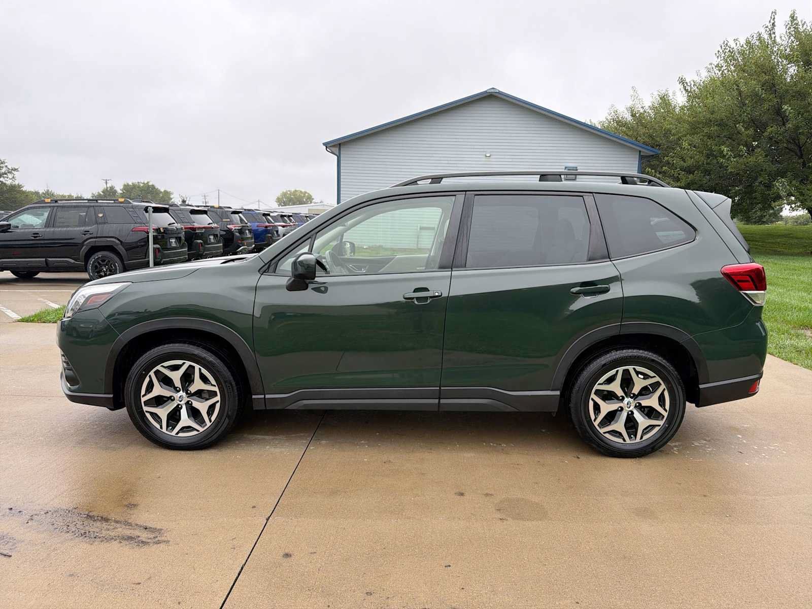 Used 2024 Subaru Forester Premium AWD/4WD image 3