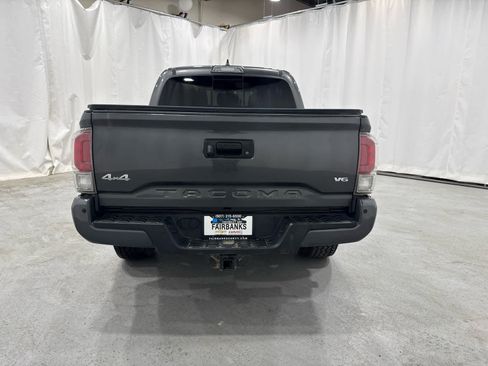 Used 2017 Toyota Tacoma Limited w/ Tow Package AWD/4WD image 4
