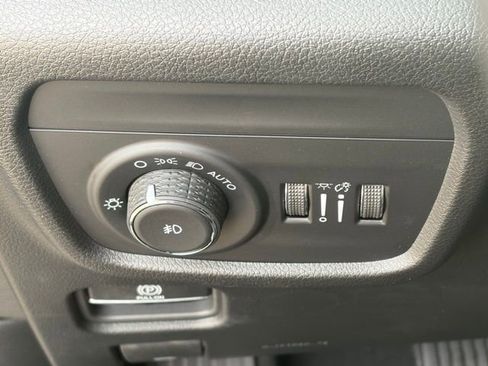 New 2026 Jeep Grand Cherokee Limited w/ Luxury Tech Group II AWD/4WD image 28