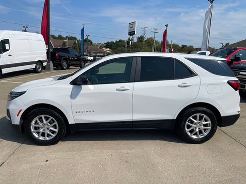 Used 2022 Chevrolet Equinox LS w/ LS Convenience Package AWD/4WD image 9