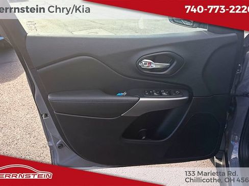 Used 2021 Jeep Cherokee Latitude Lux w/ Mopar Interior Package AWD/4WD image 14