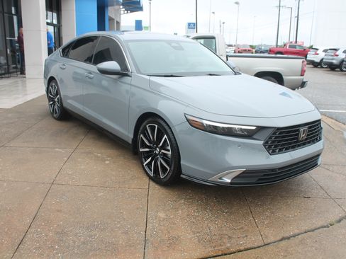 Used 2024 Honda Accord Touring image 1