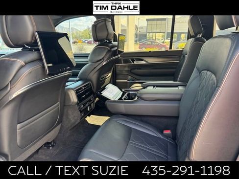 Used 2024 Jeep Grand Wagoneer Series III w/ Rear Seat Video Group 1 AWD/4WD image 17