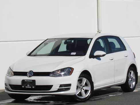 Used 2017 Volkswagen Golf S image 1