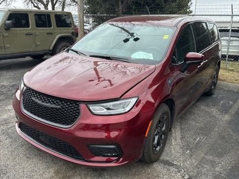 Used 2023 Chrysler Pacifica Touring-L w/ S Appearance Package image 12