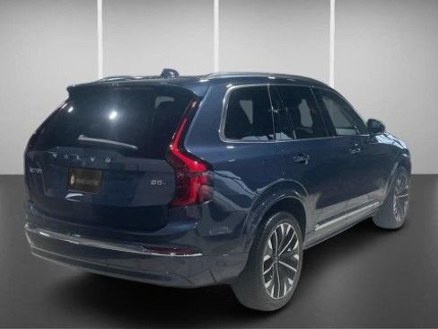 Used 2025 Volvo XC90 B5 Plus AWD/4WD image 9