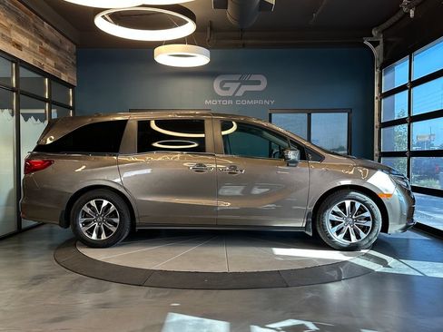 Used 2022 Honda Odyssey EX-L image 2