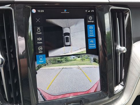 Certified 2024 Volvo XC60 B5 Plus AWD/4WD image 21