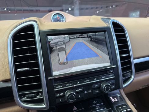 Used 2016 Porsche Cayenne image 6