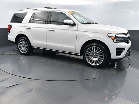 Certified 2024 Ford Expedition Limited image 3