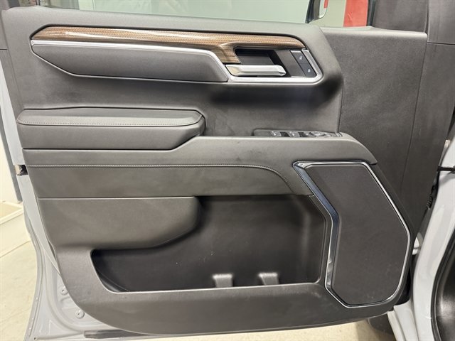 Used 2024 Chevrolet Silverado 1500 LT AWD/4WD image 16