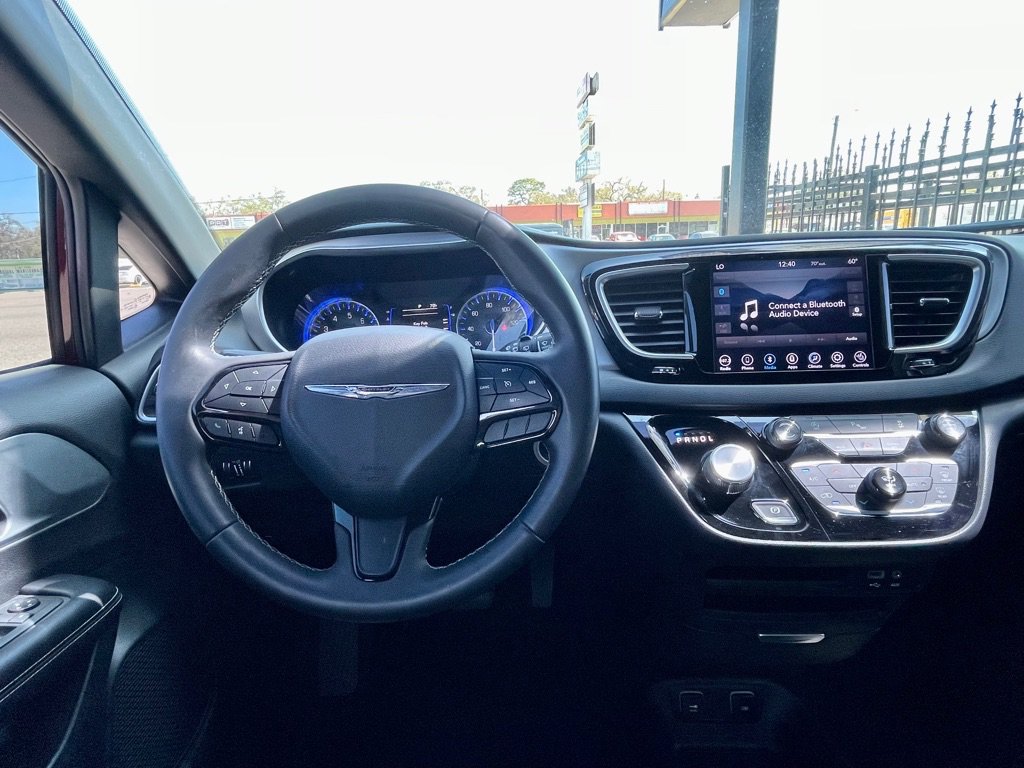 Used 2018 Chrysler Pacifica Touring-L w/ Premium Audio Group FWD image 29