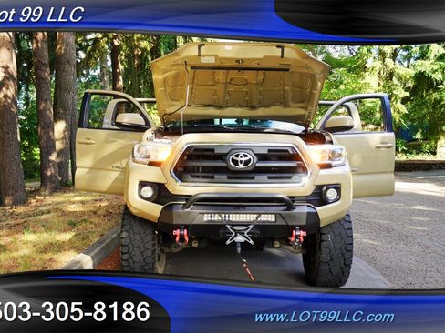 Used 2017 Toyota Tacoma SR5 w/ Tow Package AWD/4WD image 32
