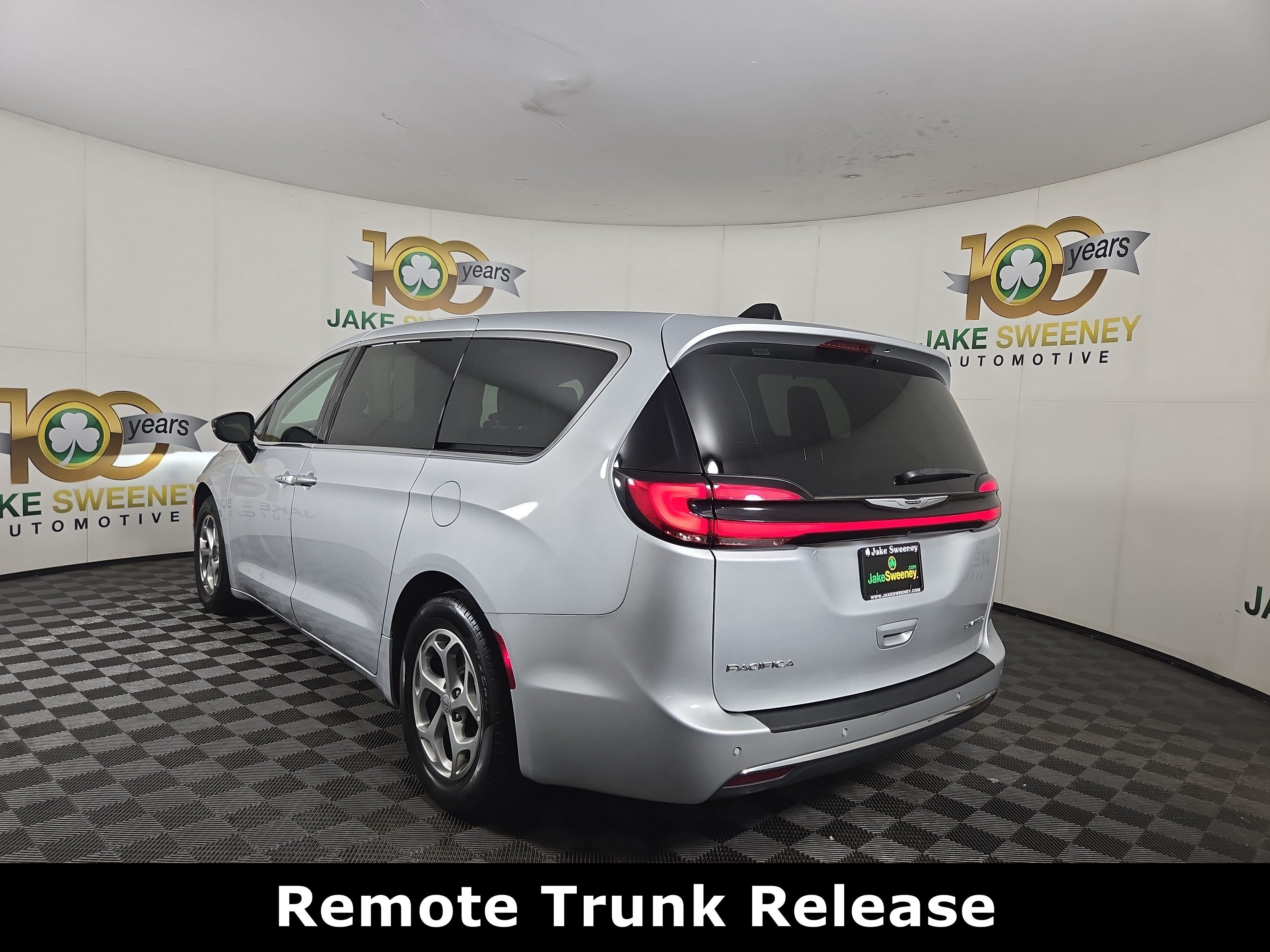 Used 2024 Chrysler Pacifica Limited FWD image 6