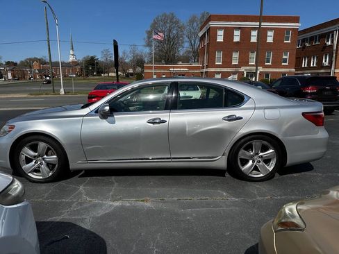 Used 2010 Lexus LS 460 image 4