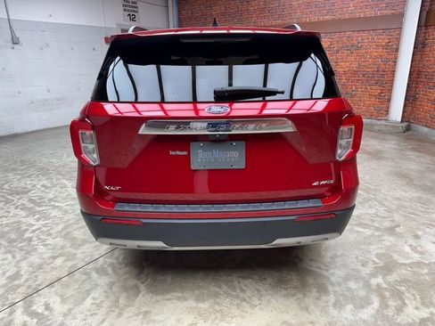 Used 2022 Ford Explorer XLT w/ Equipment Group 202A image 4