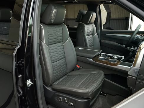 Used 2026 Cadillac Escalade Platinum Sport AWD/4WD image 4