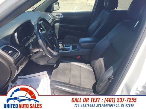 Used 2018 Jeep Grand Cherokee Altitude AWD/4WD image 9