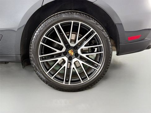 Certified 2026 Porsche Macan AWD/4WD image 11