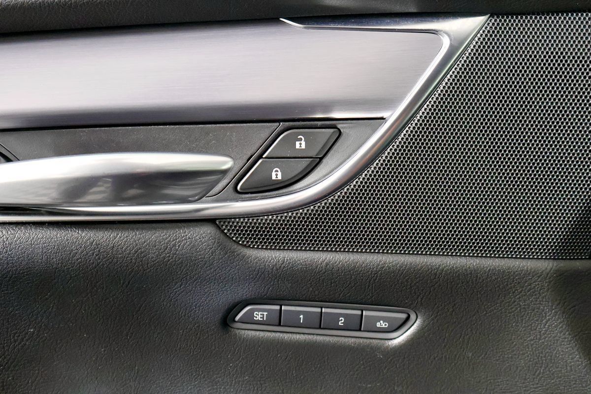 Used 2017 Cadillac XT5 Luxury w/ Driver Awareness Package AWD/4WD image 22