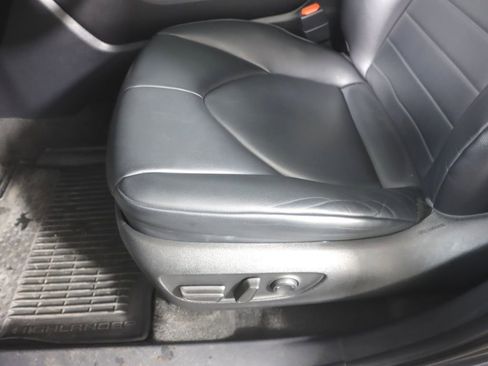 Used 2023 Toyota Highlander XLE image 22