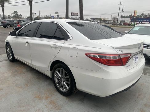 Used 2015 Toyota Camry SE image 6